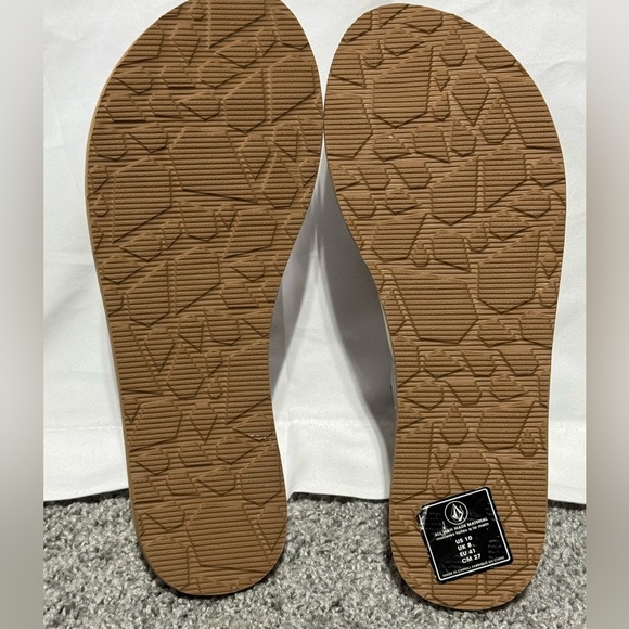 Volcom Cream and Brown Sandals with Crisscross Straps Size 10 - new without box - Picture 4 of 6